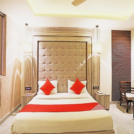 Fabhotel Ronald Inn Фаридабад Экстерьер фото
