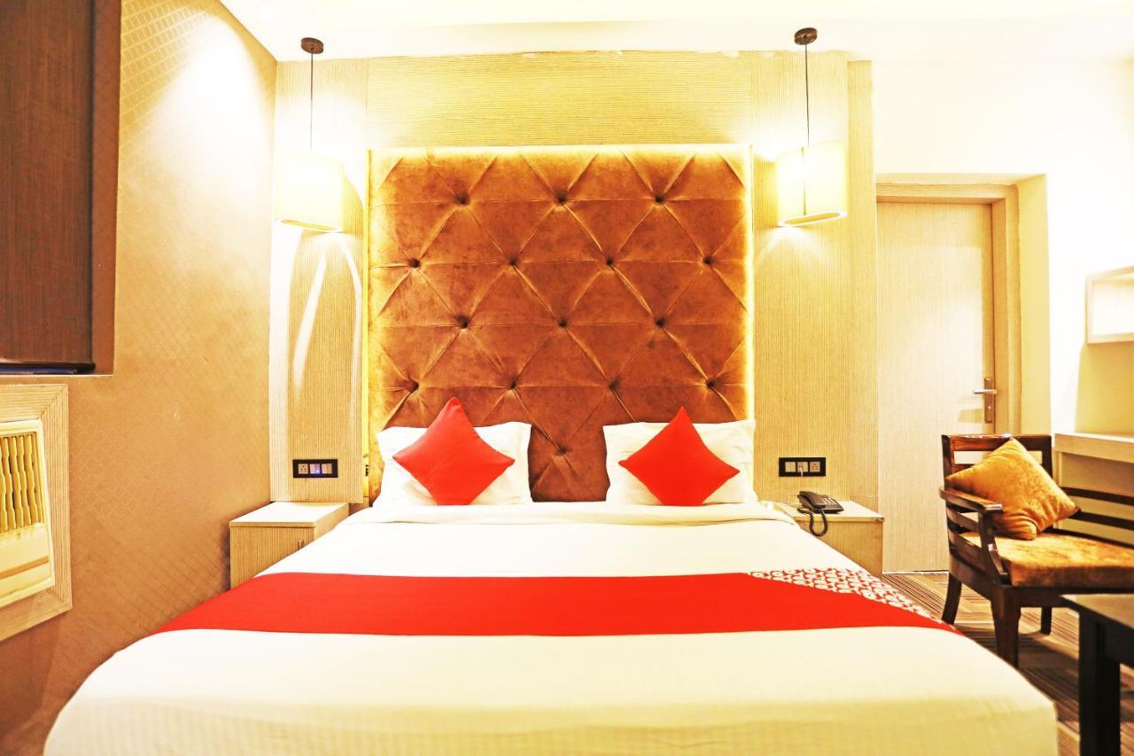 Fabhotel Ronald Inn Фаридабад Экстерьер фото