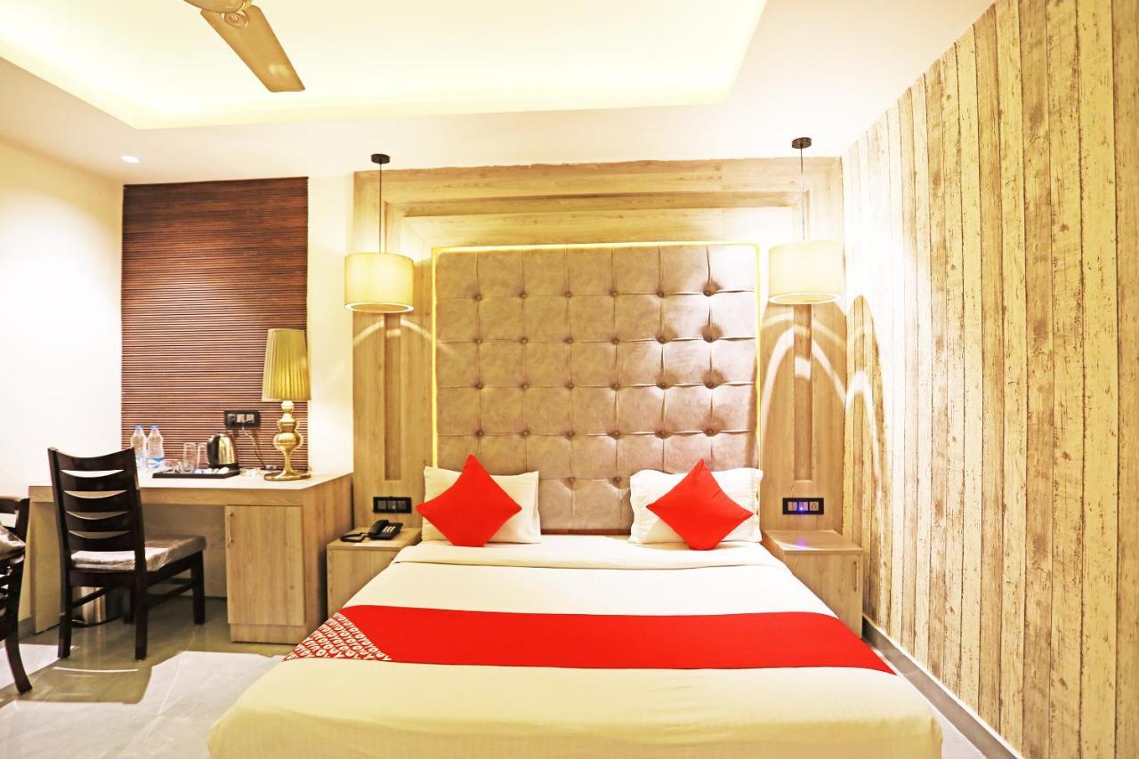 Fabhotel Ronald Inn Фаридабад Экстерьер фото