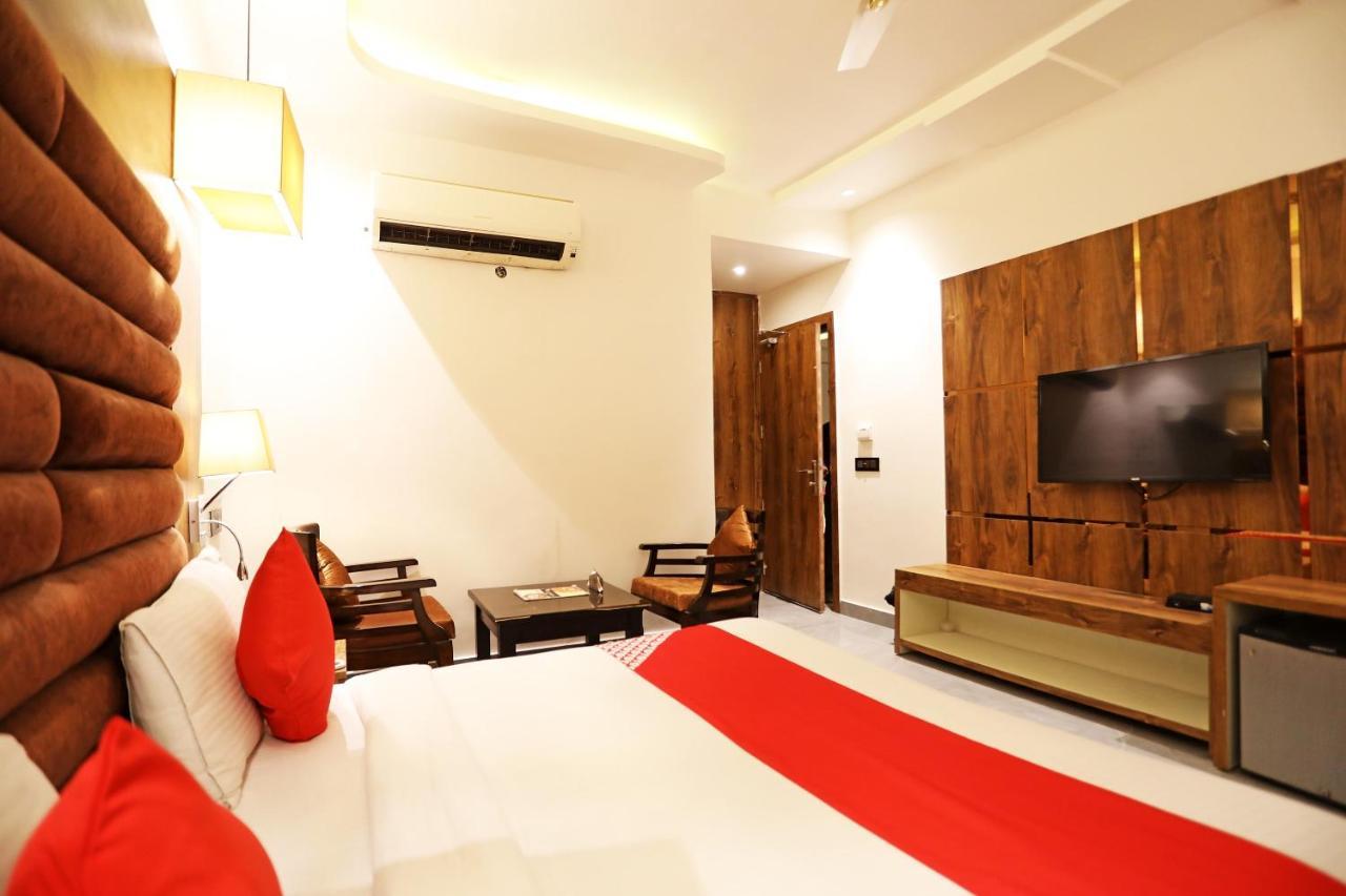 Fabhotel Ronald Inn Фаридабад Экстерьер фото