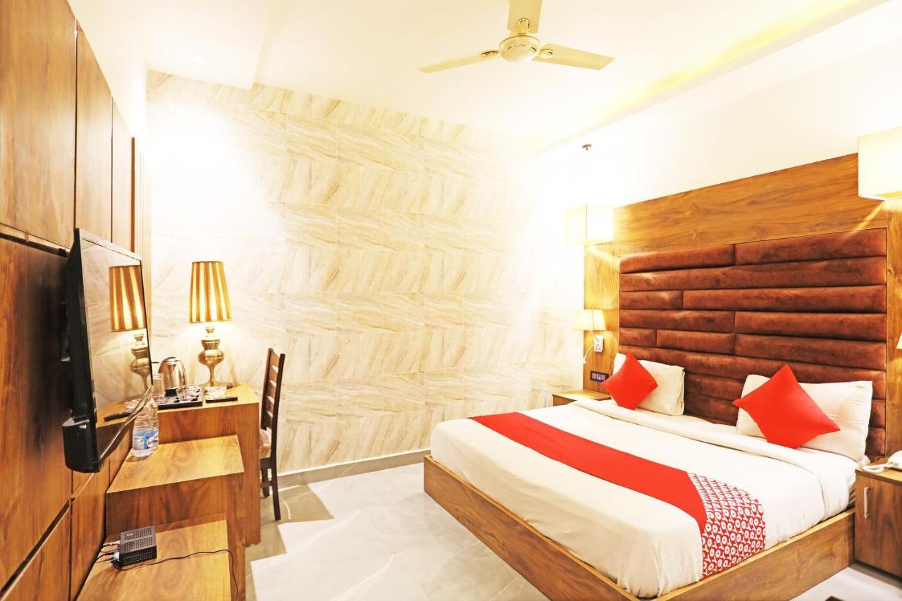 Fabhotel Ronald Inn Фаридабад Экстерьер фото