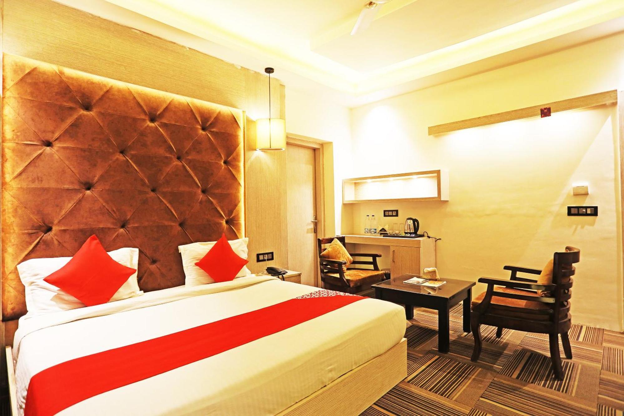Fabhotel Ronald Inn Фаридабад Экстерьер фото