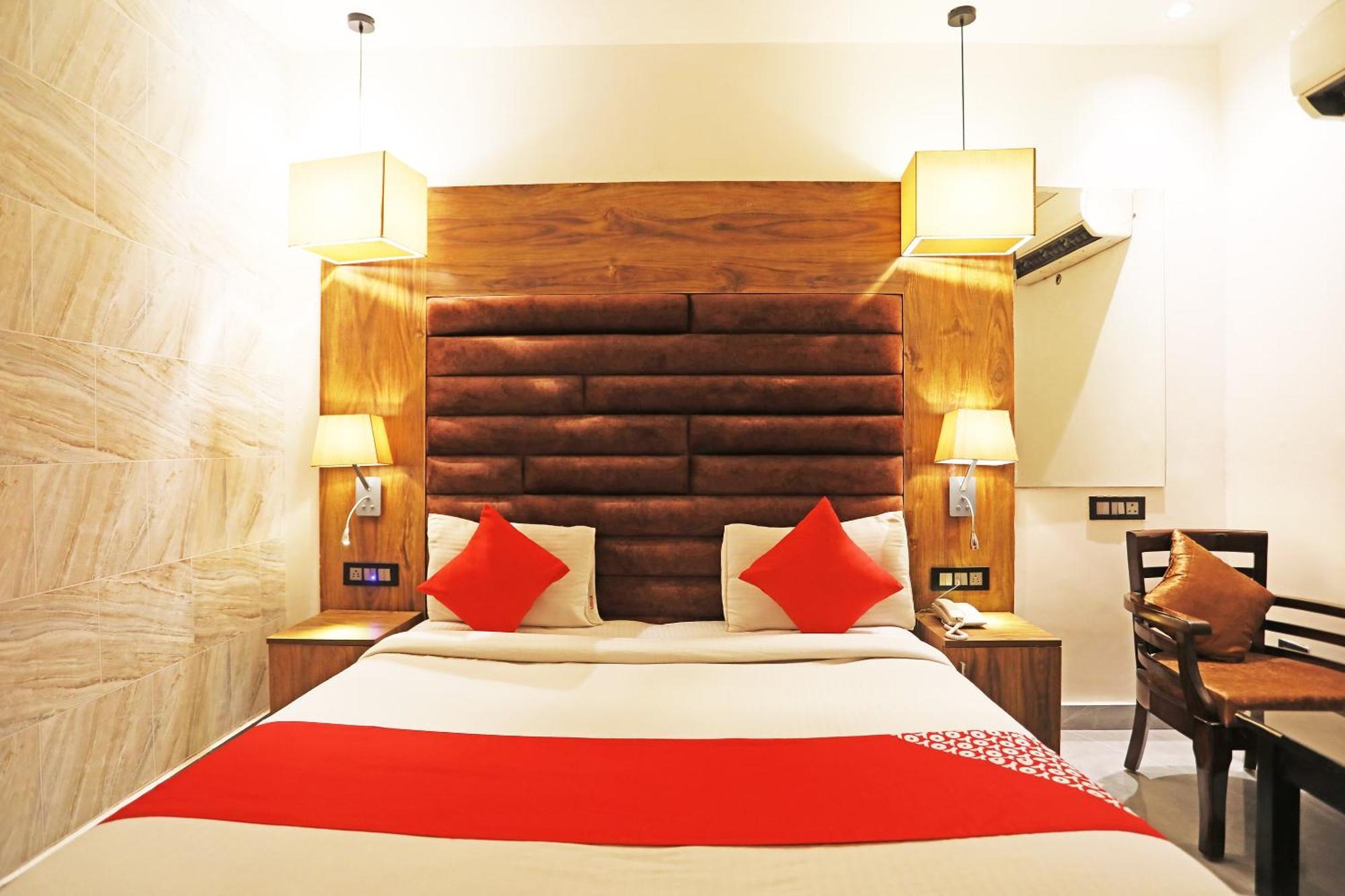 Fabhotel Ronald Inn Фаридабад Экстерьер фото
