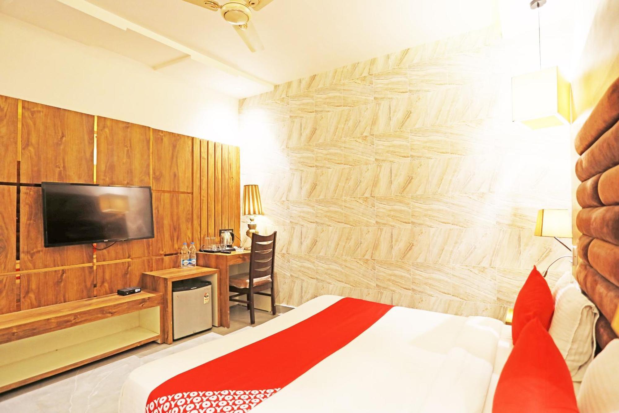 Fabhotel Ronald Inn Фаридабад Экстерьер фото