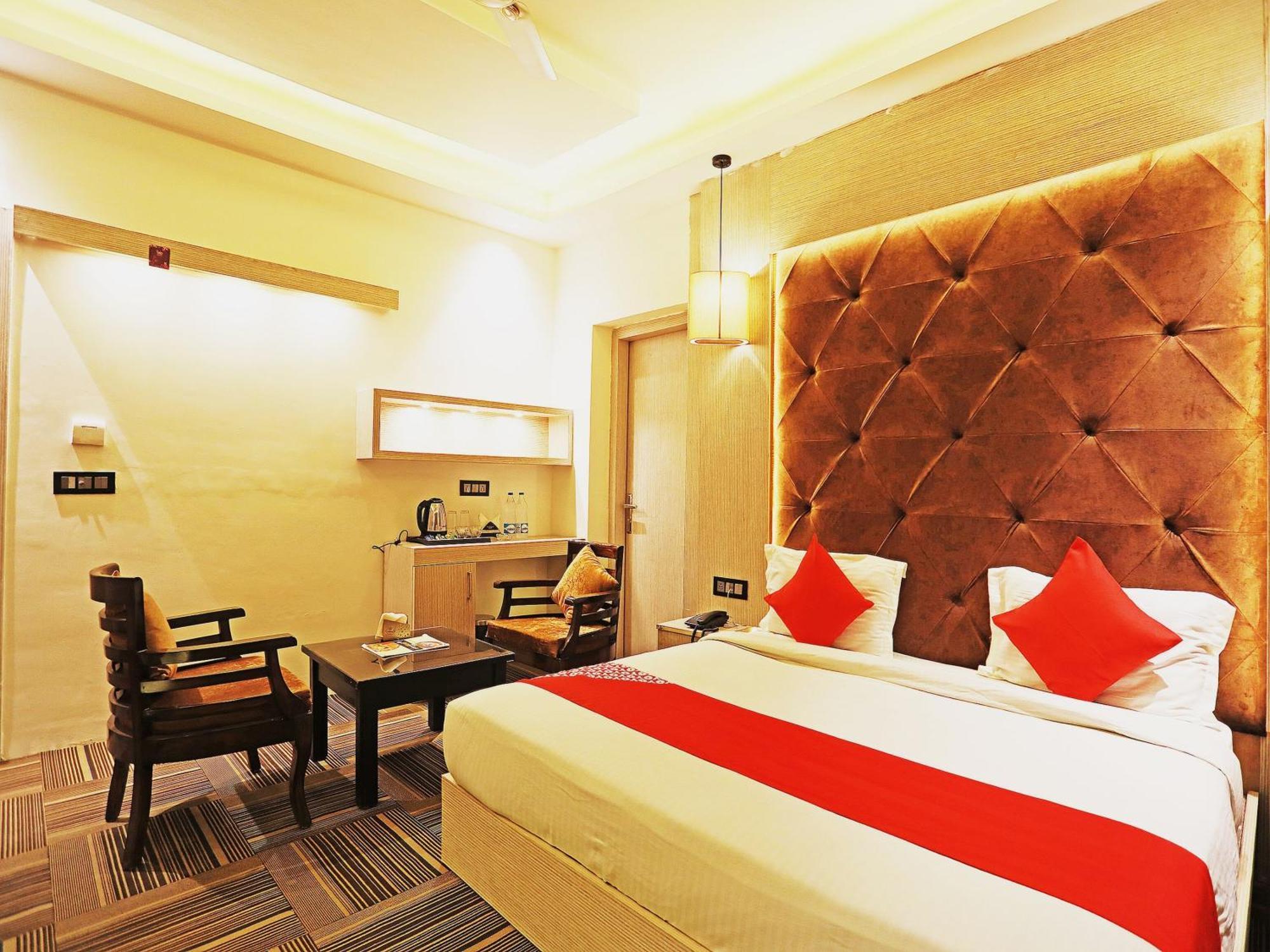 Fabhotel Ronald Inn Фаридабад Экстерьер фото