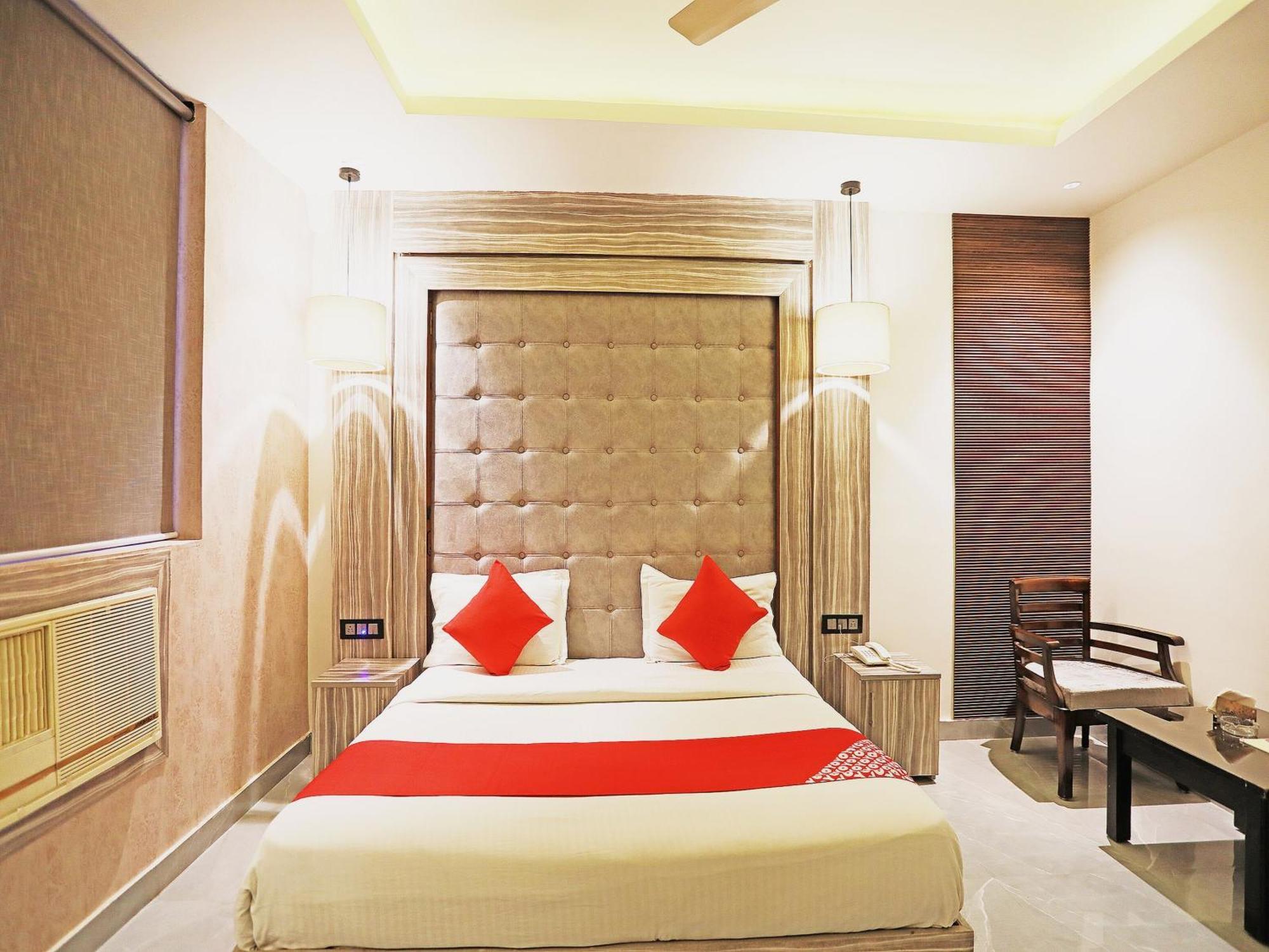 Fabhotel Ronald Inn Фаридабад Экстерьер фото